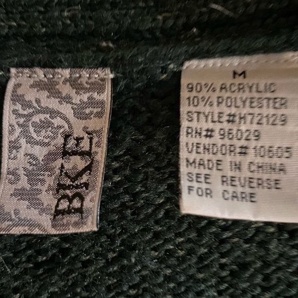 BKE Beautiful Green‎ Sweater! size medium v- neck - Picture 4 of 5